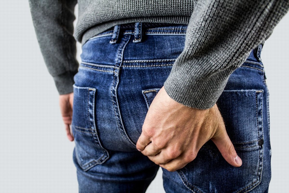 パンツに便がつく？中高年に多い“ふき残し・便漏れ”の悩みと対策