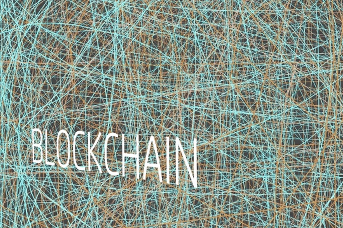 黒い背景に薄緑とオレンジのラインが重なり、その上に白字で斜めに「Blockchain」と書かれたイメージ画像。ブロックチェーン技術を象徴する抽象的なデザイン。